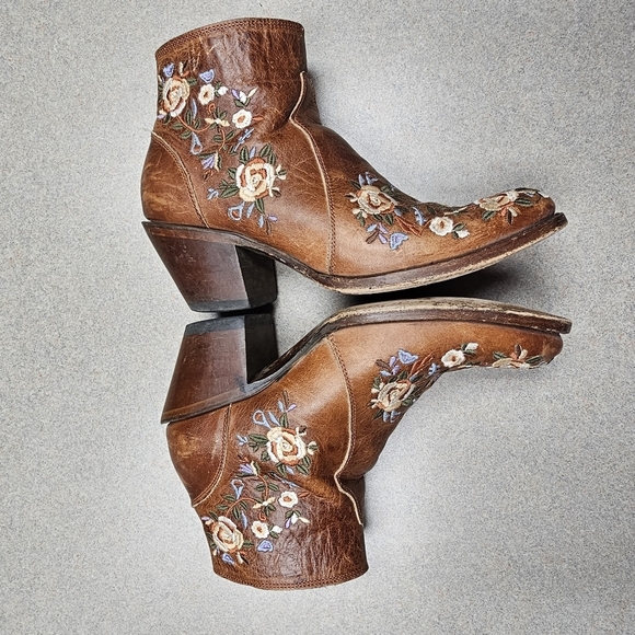 Shyanne Millie Floral Embroidered Booties Round Toe size 6.5 - Picture 8 of 12